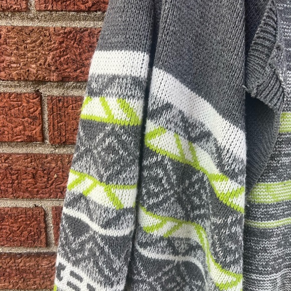 Casual gray and green printed fall cardigan size small - Picture 2 of 4